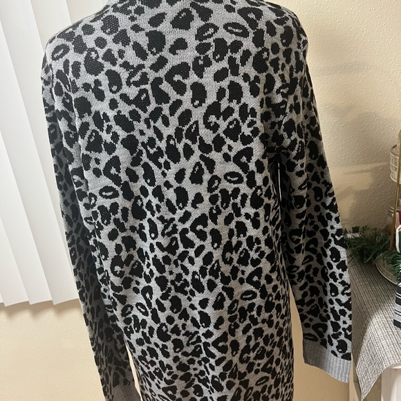 Nine West Leopard Cardigan SIZE M. - Picture 5 of 14